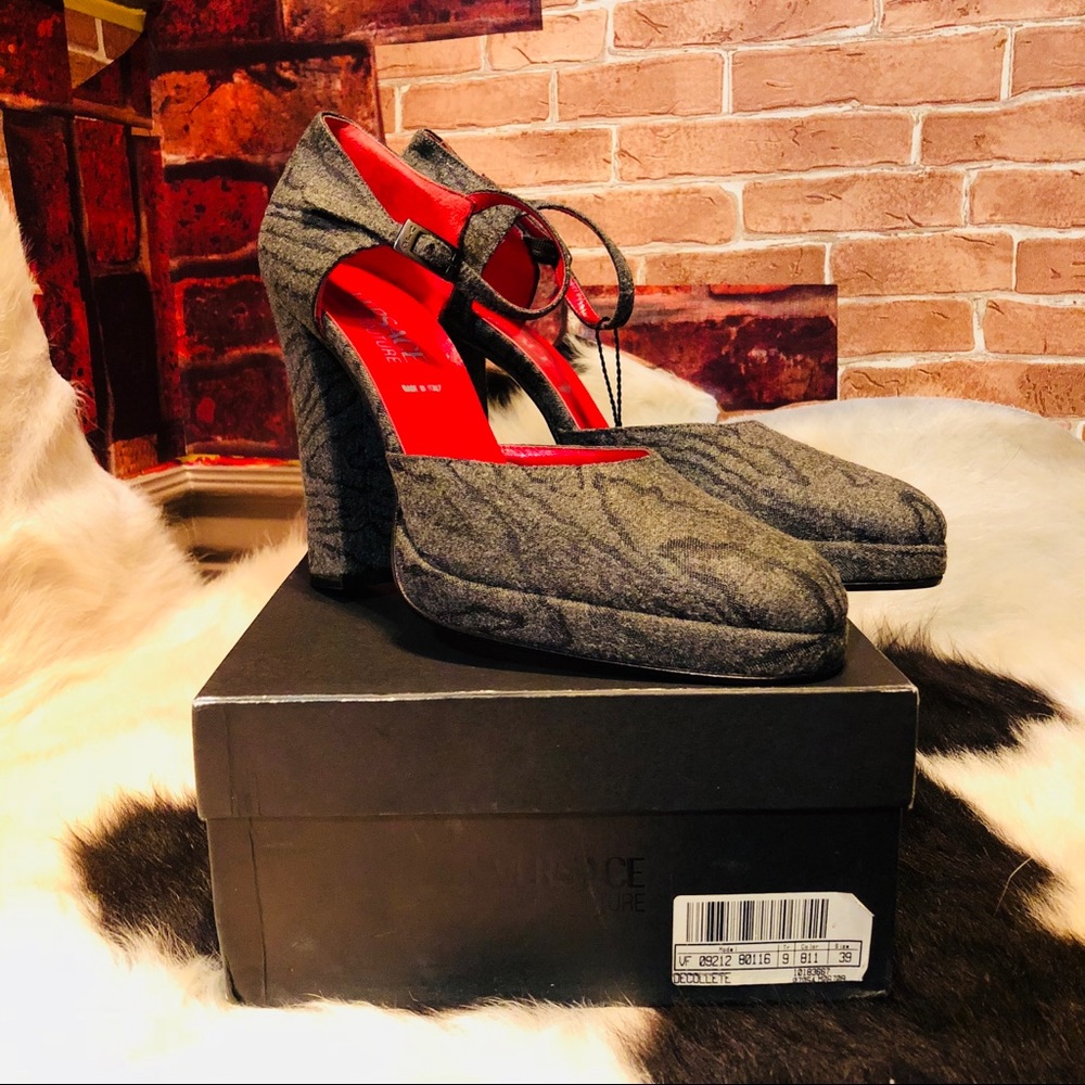 VERSACE — NWT/BOX DeCollete heels